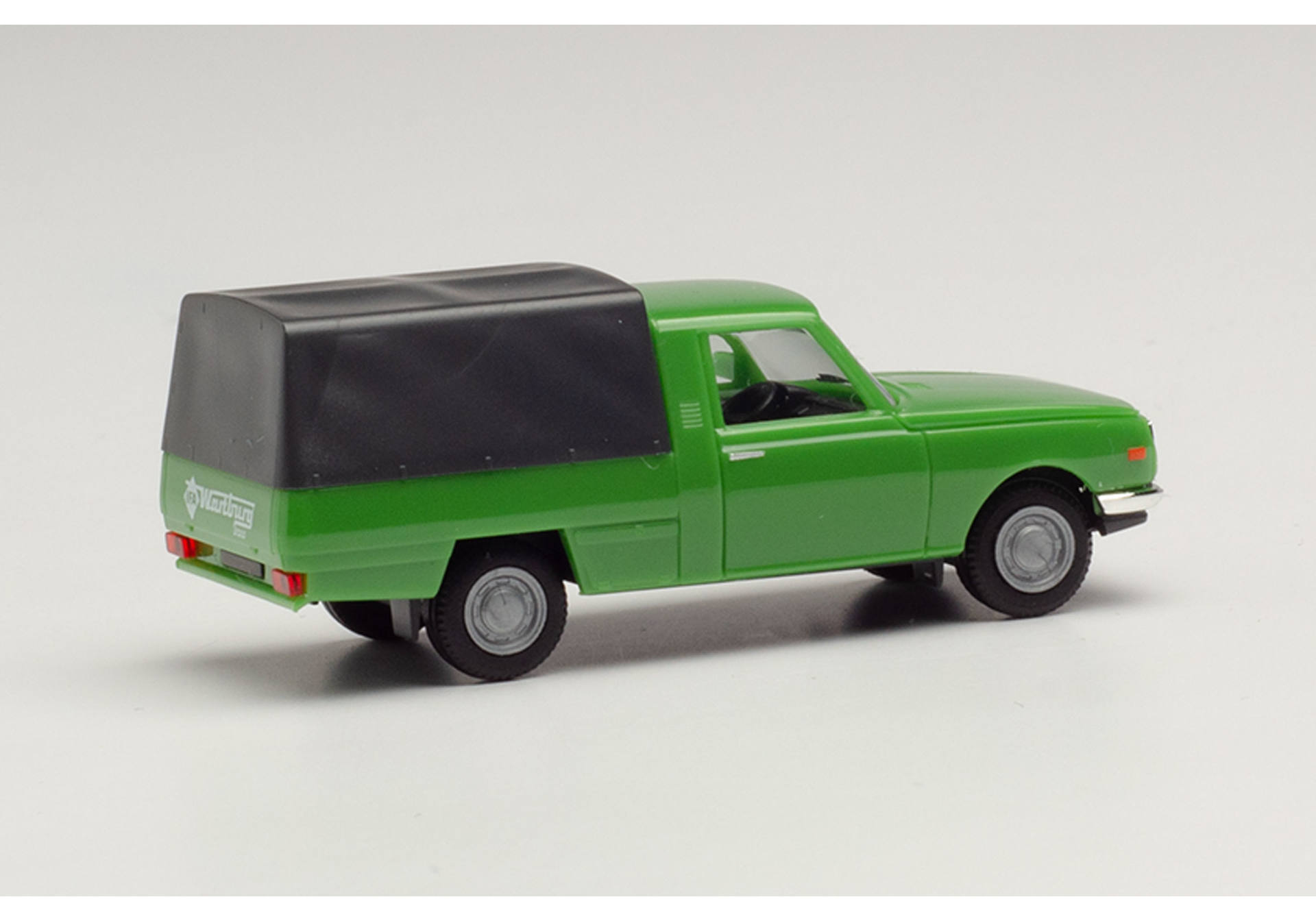 Wartburg 353 Trans '66 mit Plane, grün